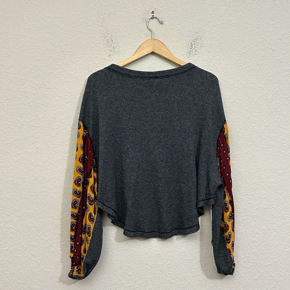 FREE PEOPLE WE THE FREE Blossom Printed Balloon-Sleeve Thermal Sweater Gray - Picture 3 of 7